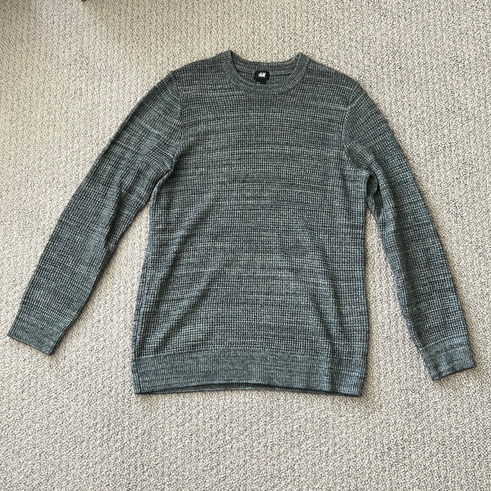 BRAND NEW - H&M WAFFLE SWEATER - SIZE M